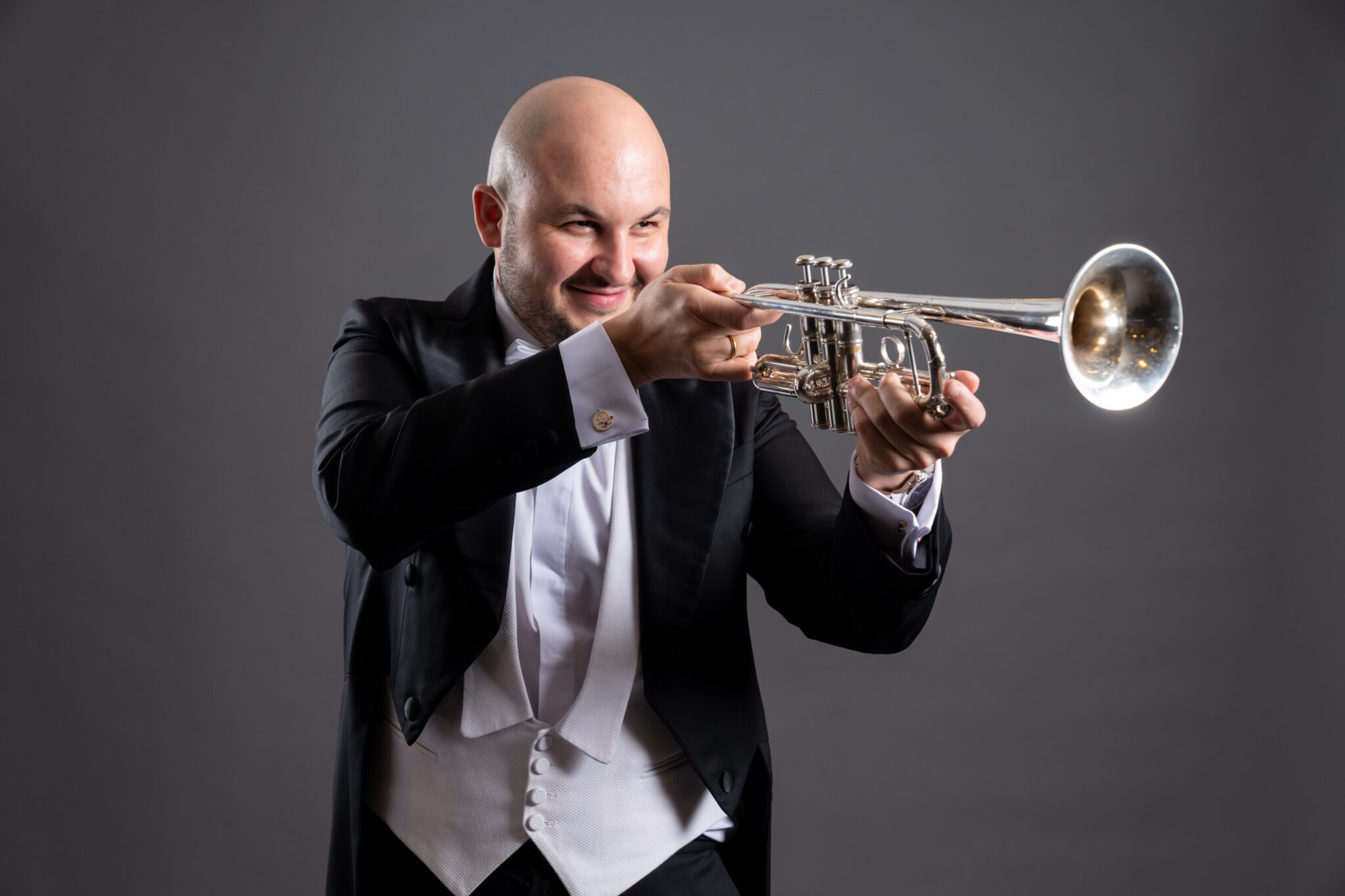 Esteban Batallán Chicago en una trompeta